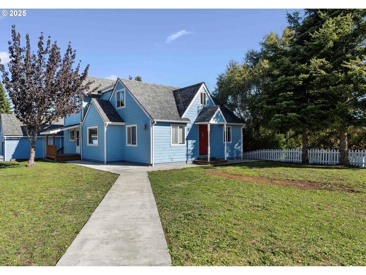 584 Exchange St  North Bend OR 97459 photo