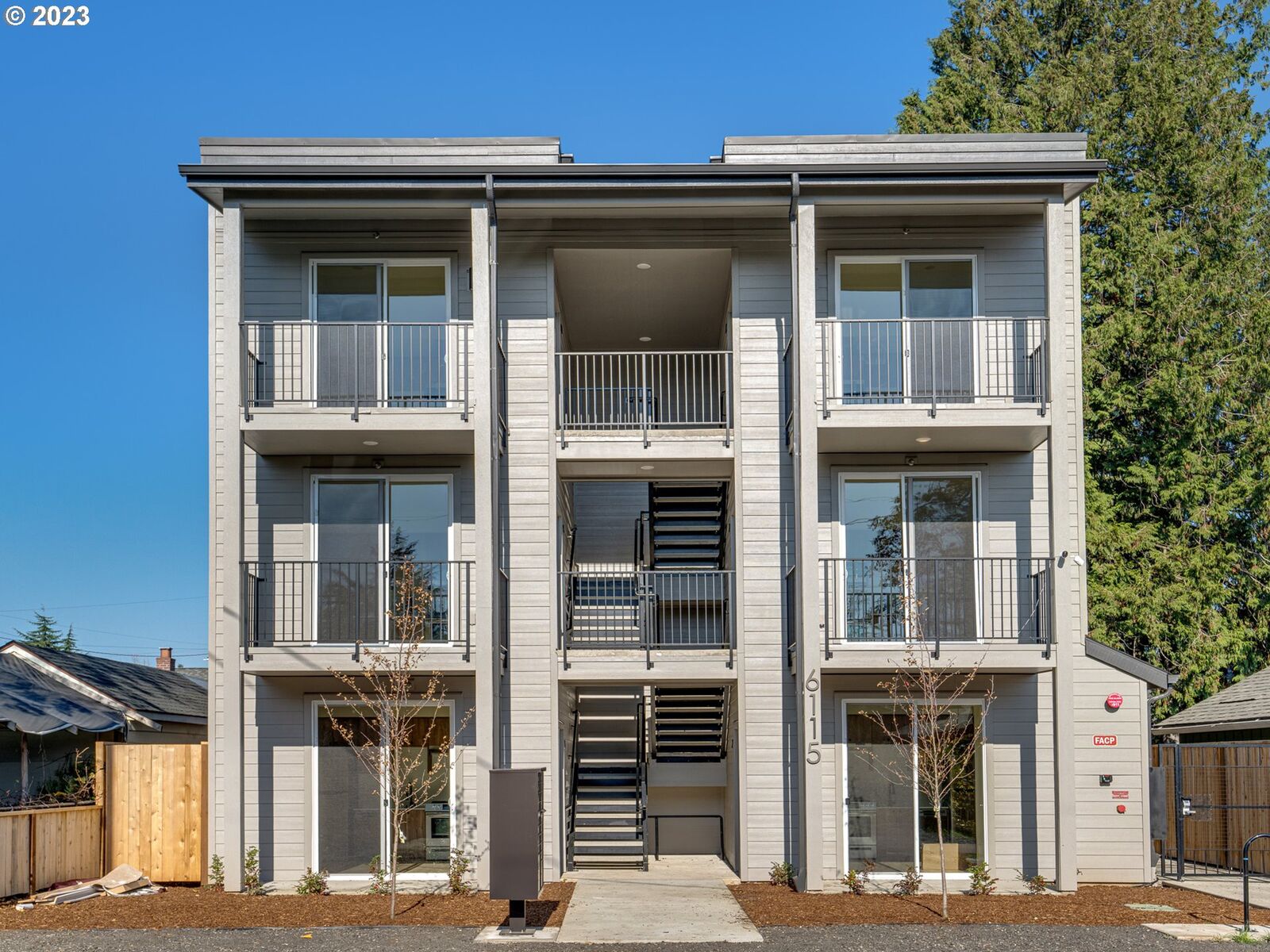 Property Photo:  6115 NE Multnomah St 6  OR 97213 