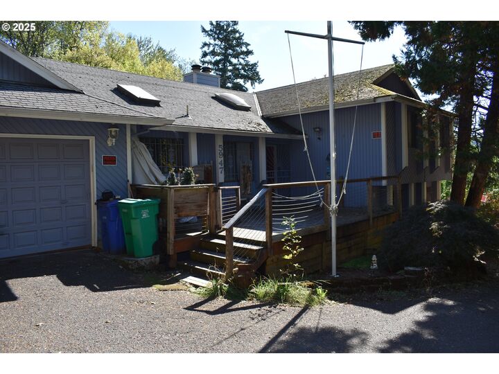 Property Photo:  5947 SW Alfred St  OR 97219 
