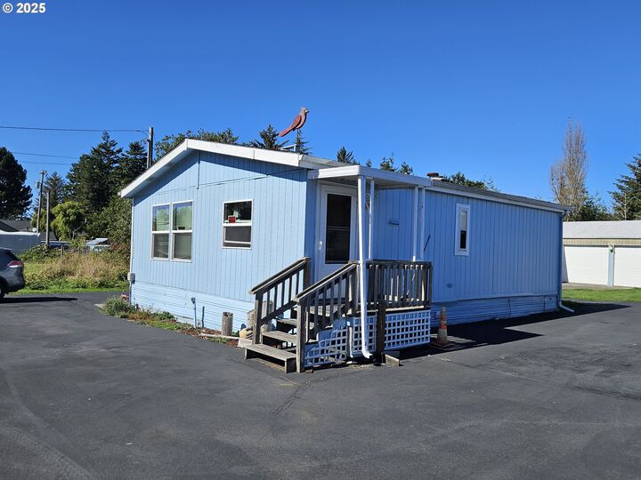 Property Photo:  90789 Travis Ln  OR 97420