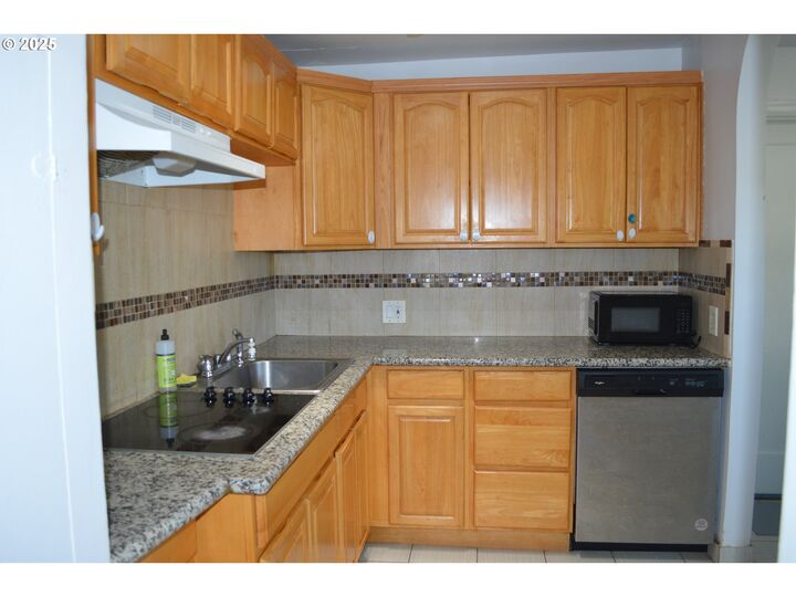 Property Photo:  7239 SE 67th Ave  OR 97206 