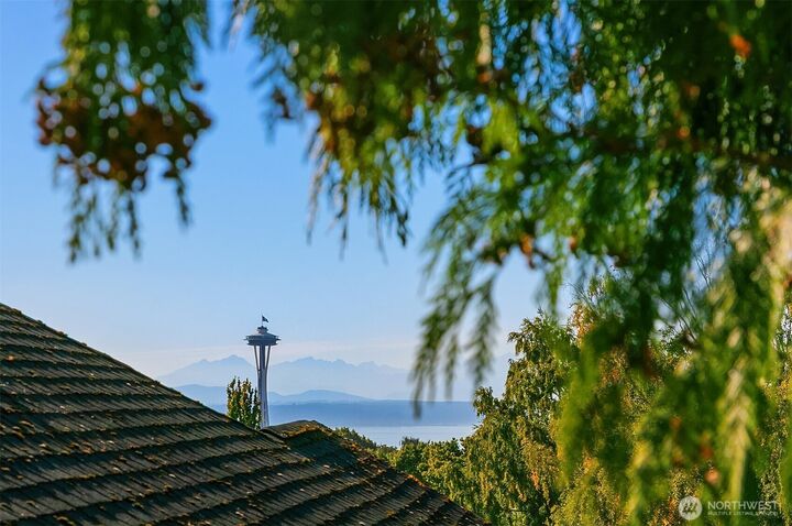 Property Photo: 1206 E Republican Street WA 98102