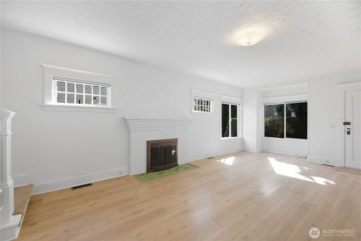 Property Photo: 2614 E Spring Street WA 98122