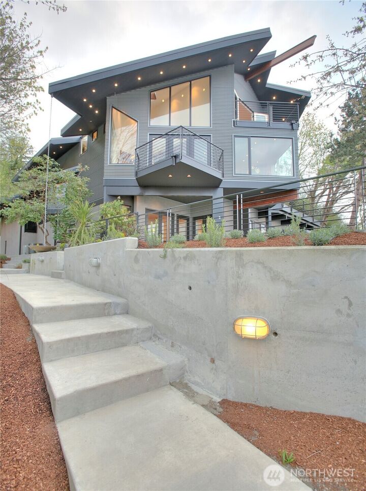 Property Photo:  20423  10th Place SW  WA 98166 
