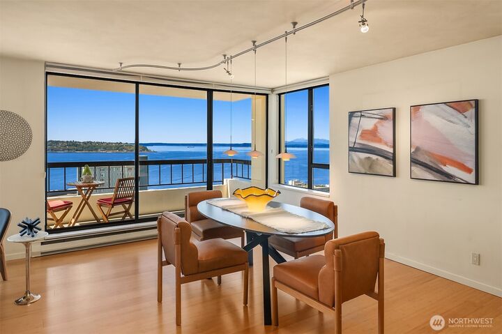 Property Photo:  2201  3rd Avenue 2003  WA 98121 