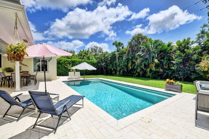 Property Photo:  222 S Seacrest Circle  FL 33444 