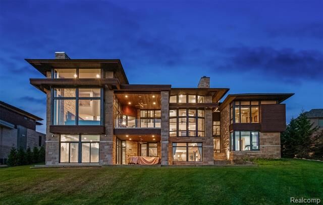 Property Photo:  2657 Turtle Shores Drive  MI 48302 