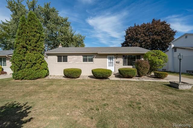 Property Photo:  1714 Castleton Drive  MI 48083 