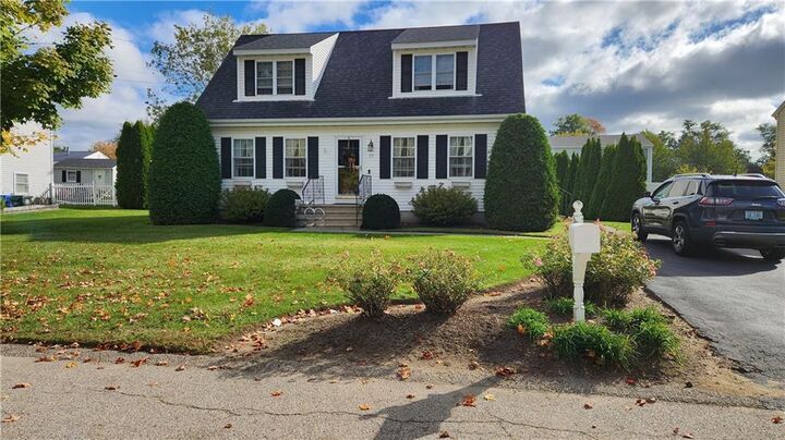 27 Hamlet Court  Bristol RI 02809 photo