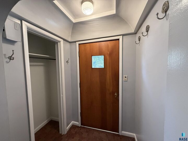 Property Photo: 606 W Pipestone Ave SD 57028