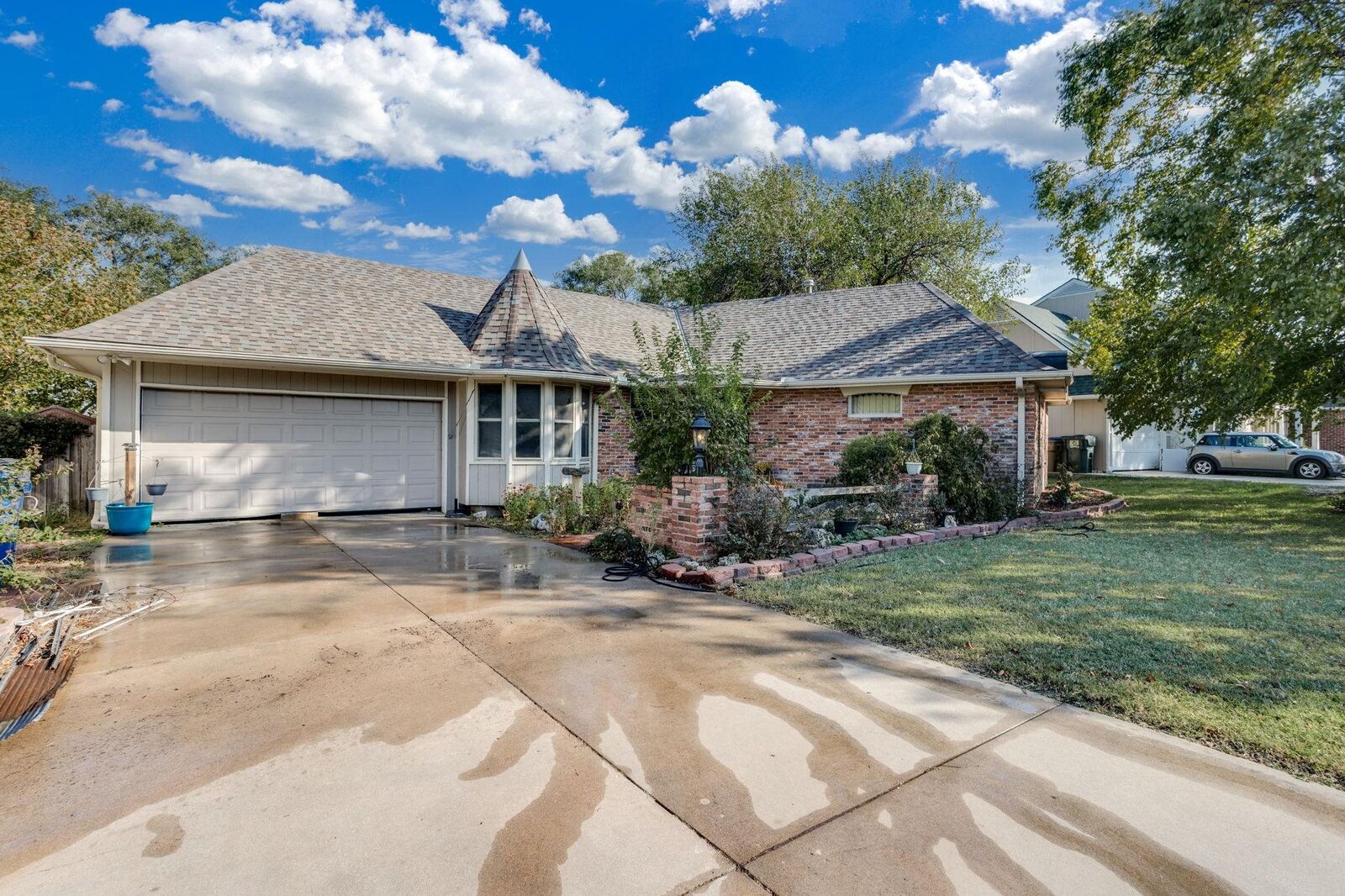 Property Photo:  1722 E Beaumont St  KS 67219 