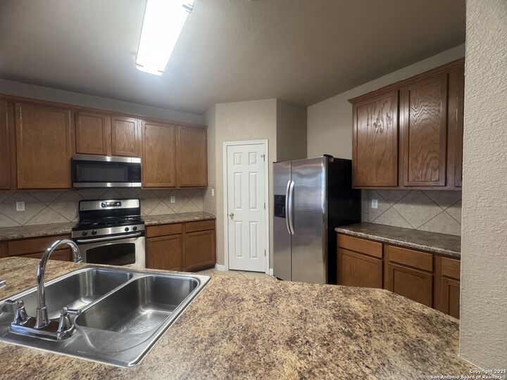 Property Photo: 1239 Sonesta Ln TX 78260