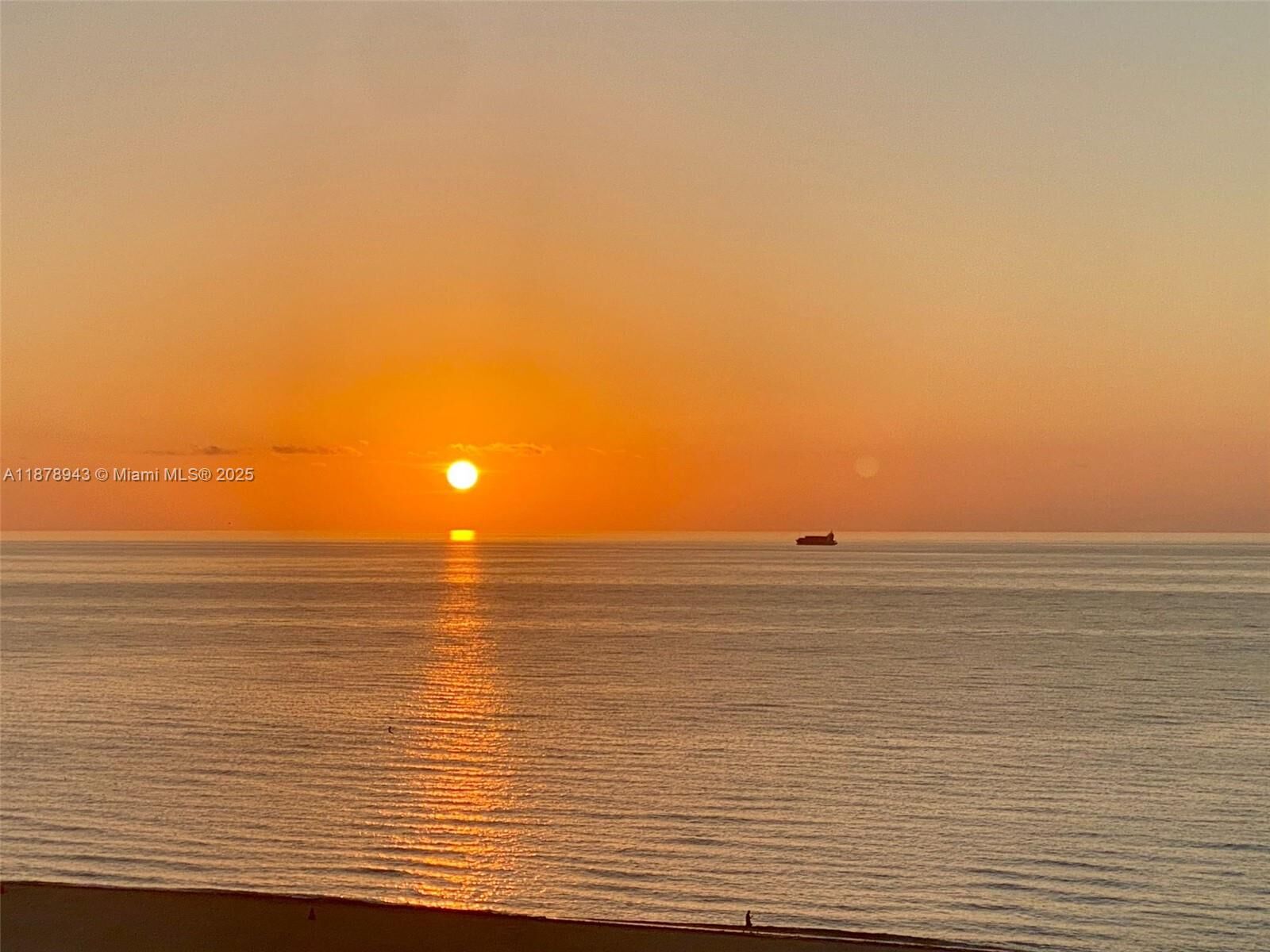 Property Photo:  325 Ocean Dr 506  FL 33139 