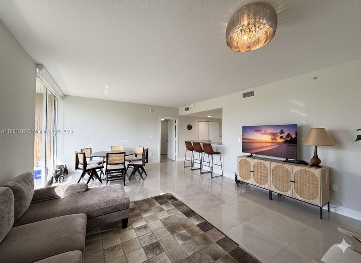 Property Photo: 2775 NE 187th St 318 FL 33180
