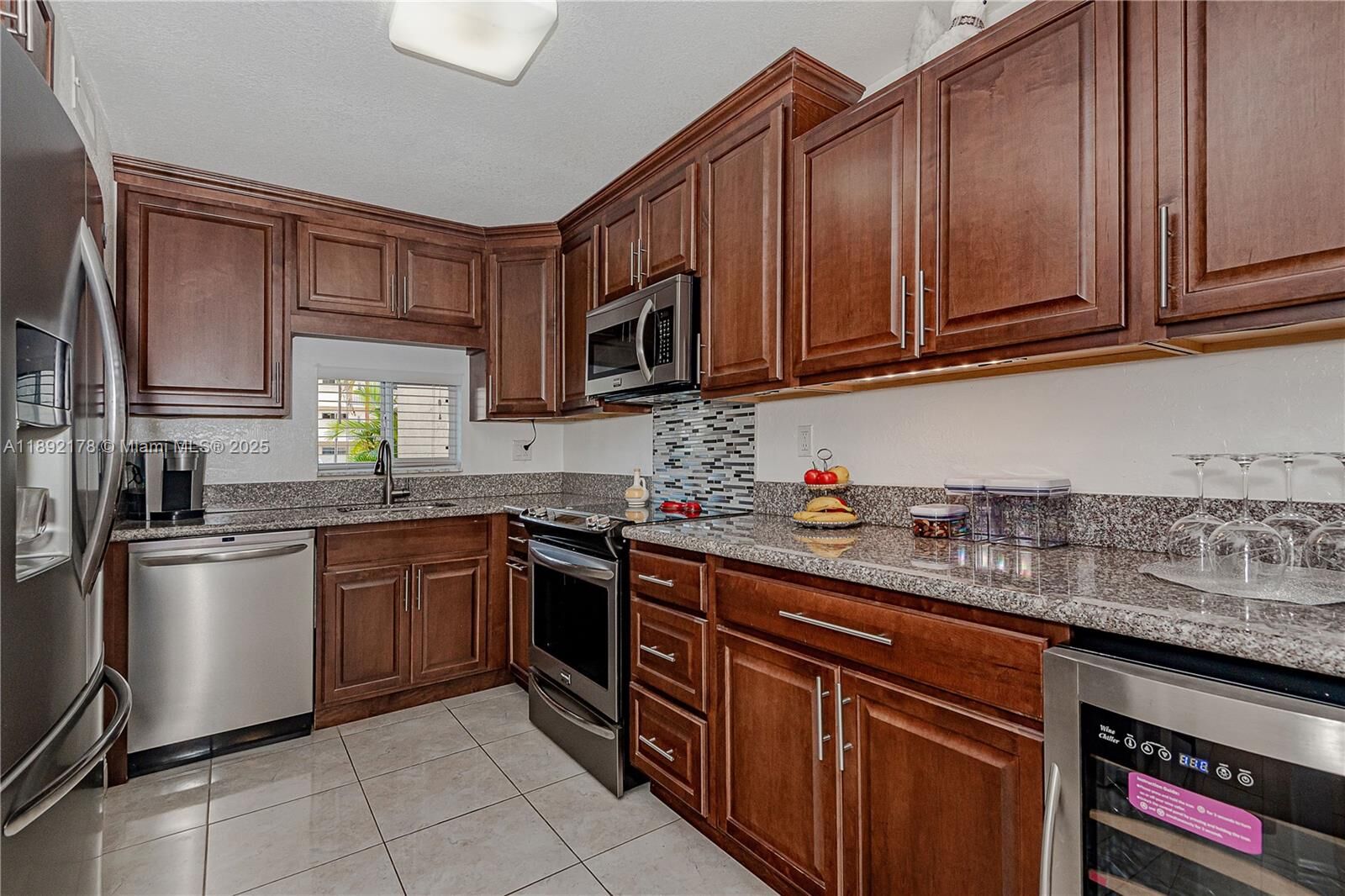 Property Photo: 9410 N Hollybrook Lake Dr 109 FL 33025