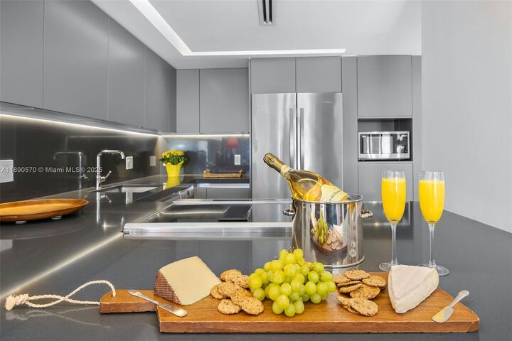Property Photo:  1450 Lincoln Rd 304  FL 33139 
