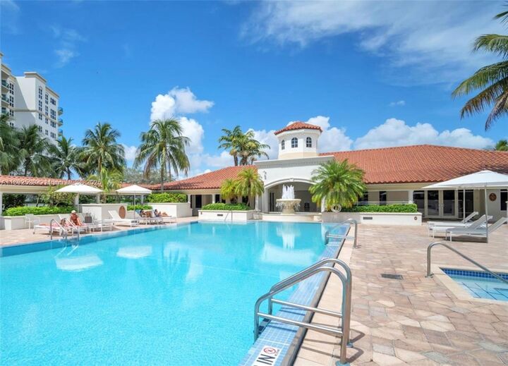 Property Photo: 20000 E Country Club Dr Ph01 FL 33180