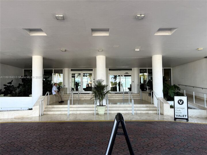 Property Photo:  5005 Collins Ave 823  FL 33140 
