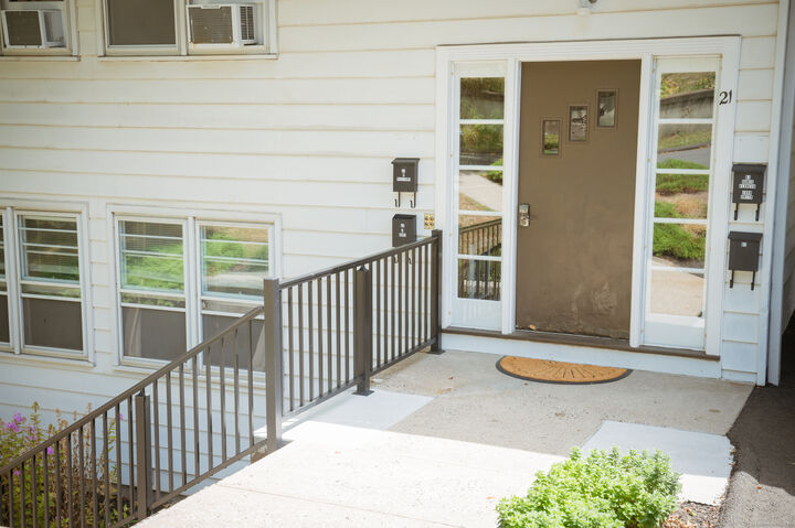 Property Photo:  