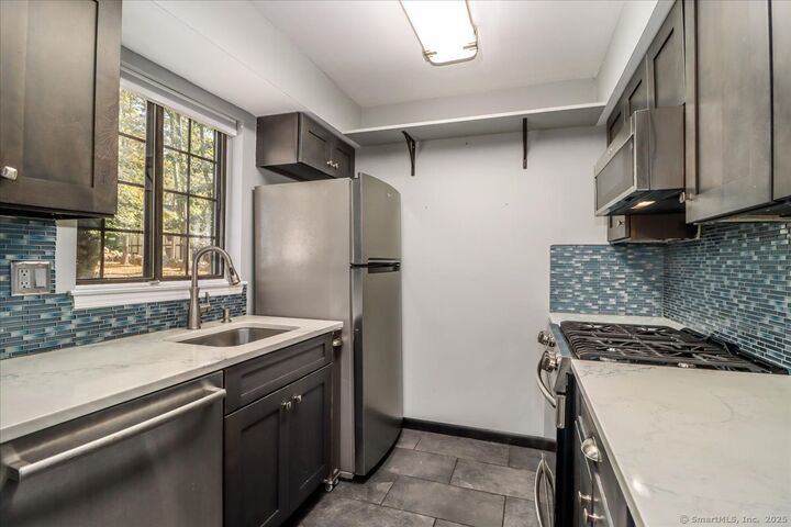 Property Photo: 21 Andover Court 21 CT 06804