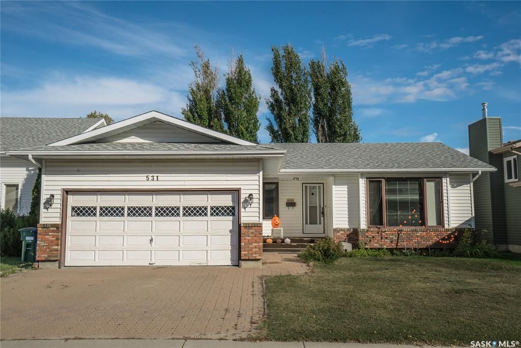 Property Photo:  531 Smoothstone Crescent  SK S7J 4T4 