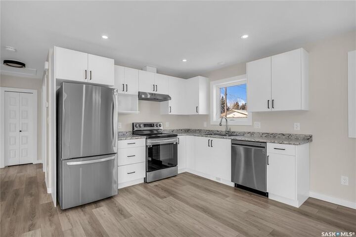 Property Photo: 5001 Neufeld Avenue SK S0K 4R0