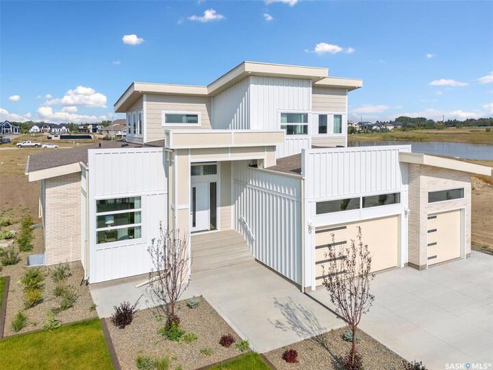 Property Photo: 641 Greenbryre Cove SK S7V 0J4