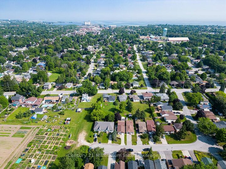 Photo de la propriété: 20 Leslie Drive ON L9Y 4P2