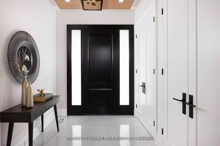 Property Photo:  48 Tangmere Road  ON M3B 2N3