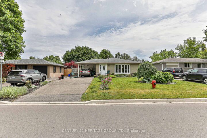 67 Devins Drive  Aurora ON L4G 2Z5 photo