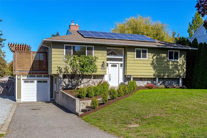 Photo de la propriété: 756 Snowdrop Ave BC V8Z 2N2