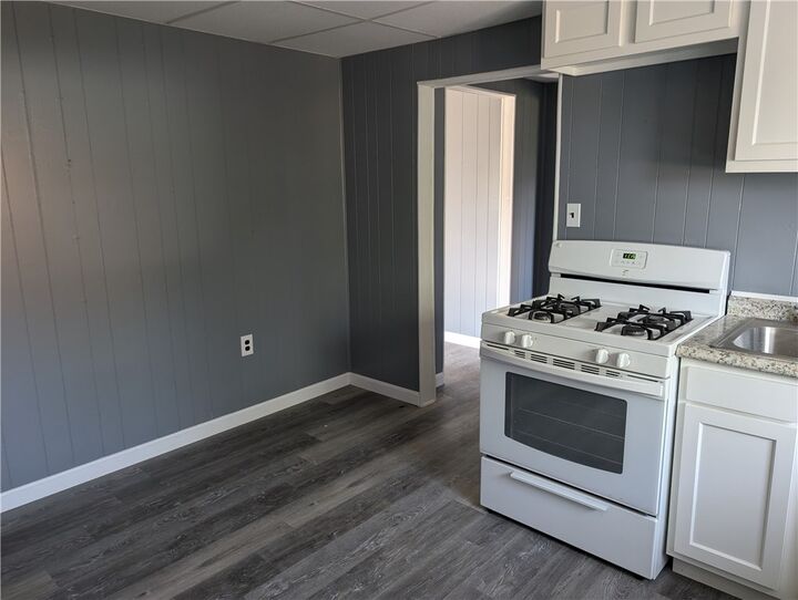 Property Photo: 136 Oak PA 15301