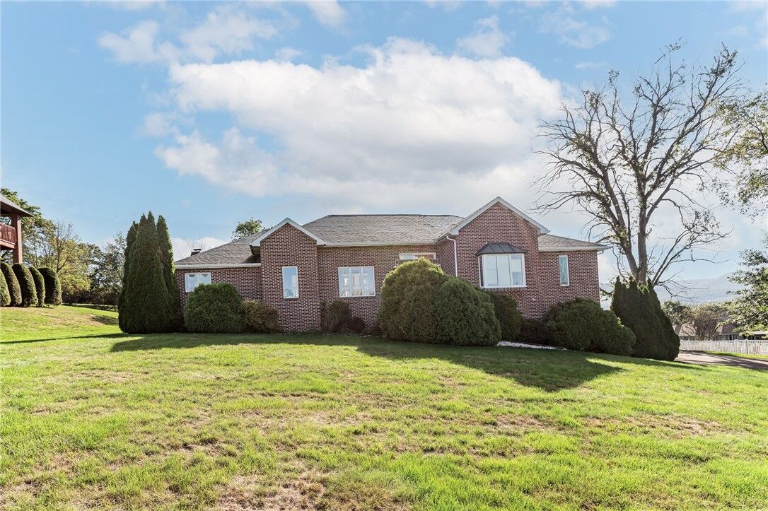 Property Photo:  365 Saratoga Drive  PA 15401 