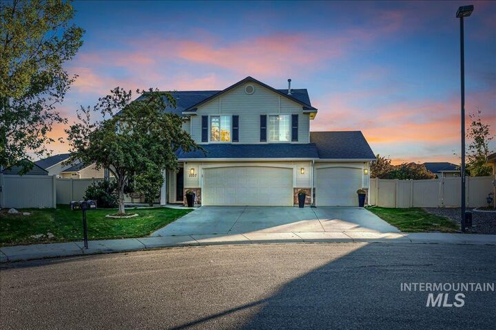 Property Photo:  1107 E Pisa Street  ID 83642 
