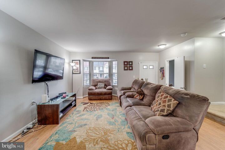 Property Photo: 14072 Oxbridge Inn Court VA 22193