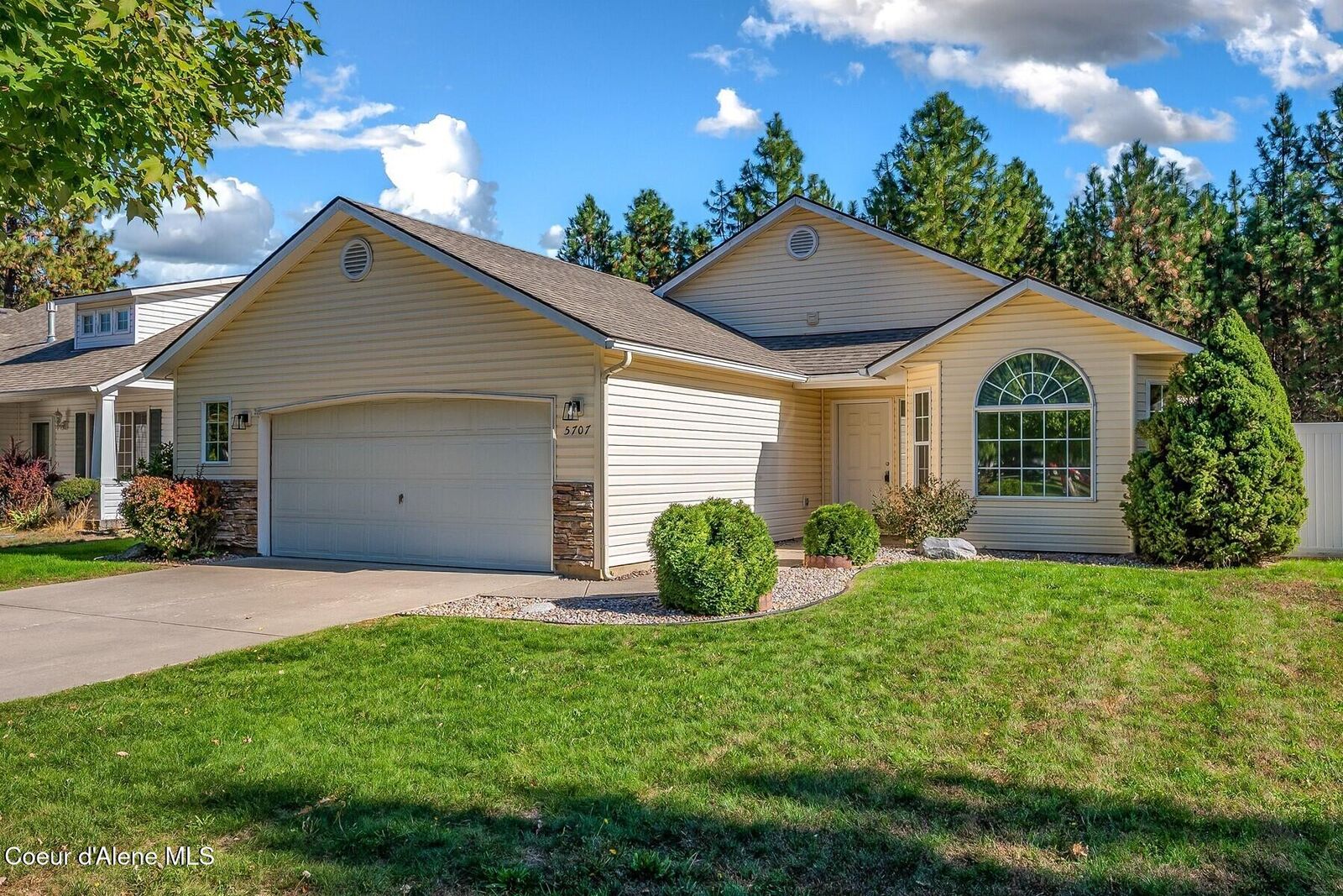 Property Photo:  5707 E Steamboat Bend  ID 83854 