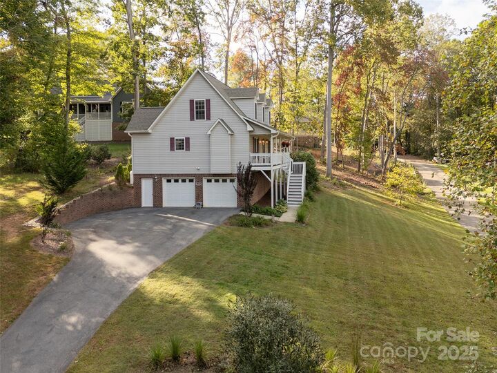Property Photo: 25 Brierfield Drive NC 28715