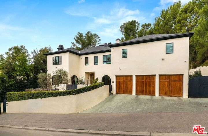 Property Photo: 9577 Lime Orchard Rd CA 90210