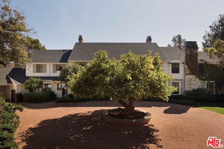 Property Photo: 1141 Maroney Ln CA 90272