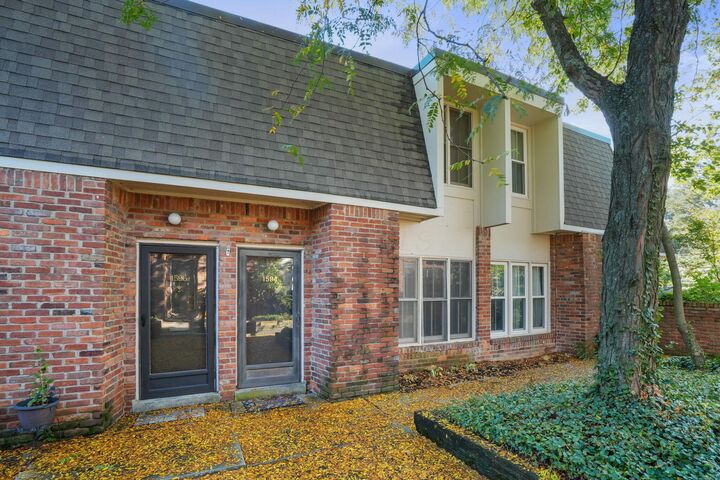 1594 Lafayette Drive  Columbus OH 43220 photo