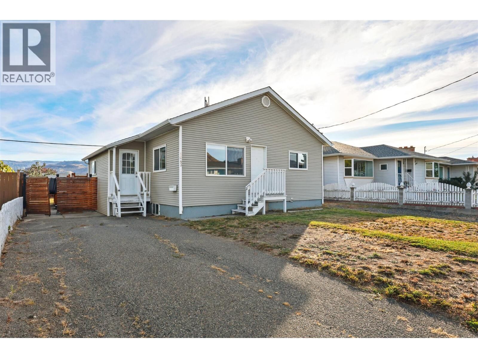 Property Photo: 1043 Sherbrooke Avenue BC V2B 1W4