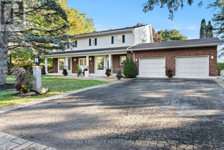 Property Photo: 6 Howard Court ON K2J 3Z8