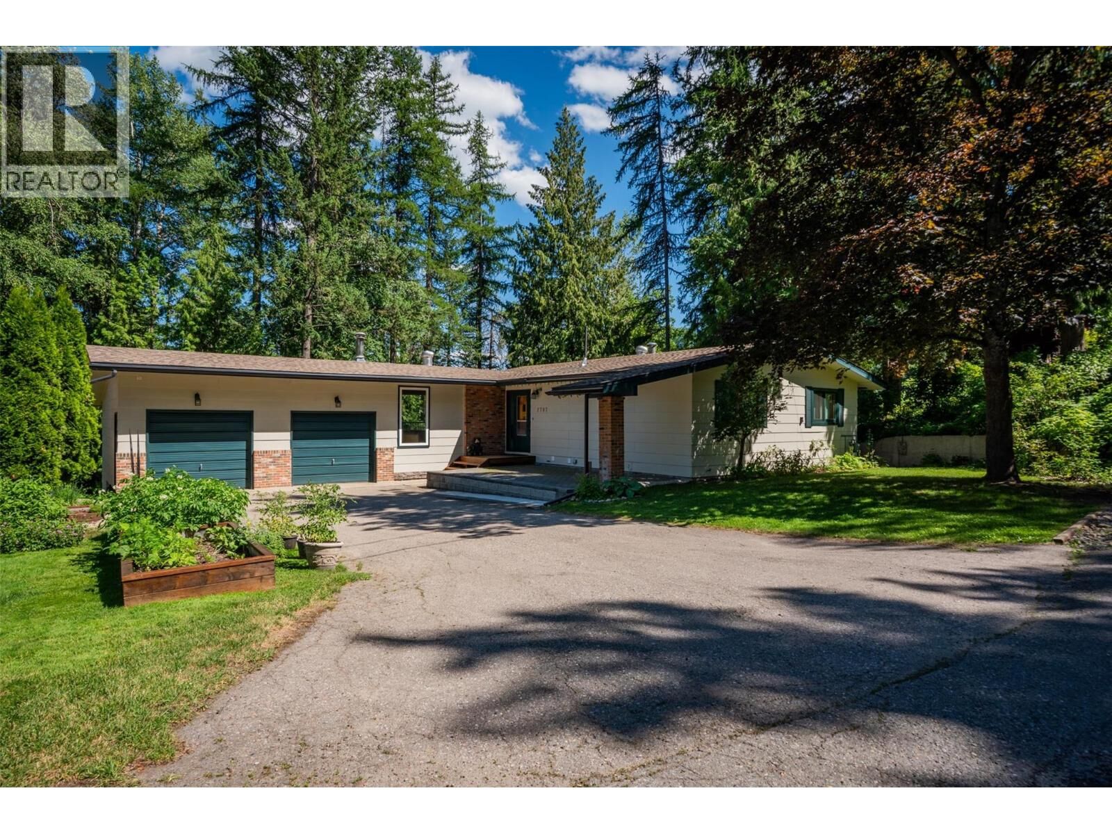 Property Photo:  2707 Maple Crescent  BC V0G 1Y0 