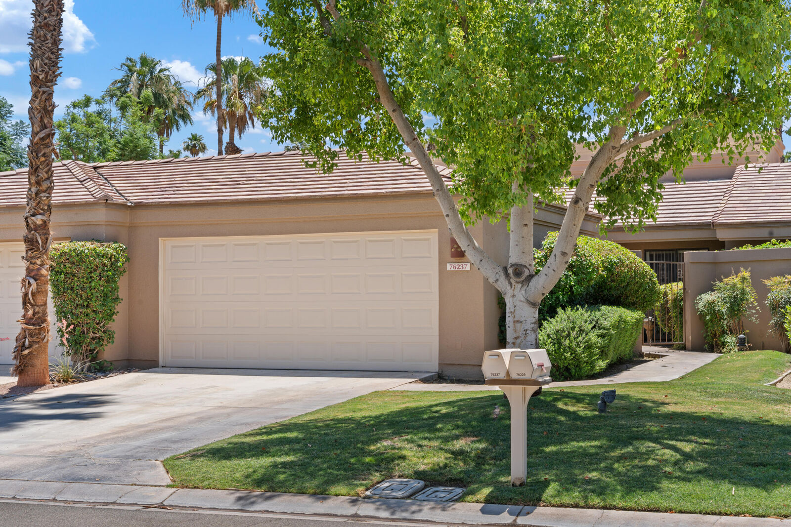 Property Photo: 76237 Impatiens Circle CA 92211