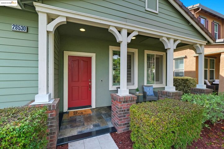 Property Photo: 28530 Gulfport Cir CA 94545