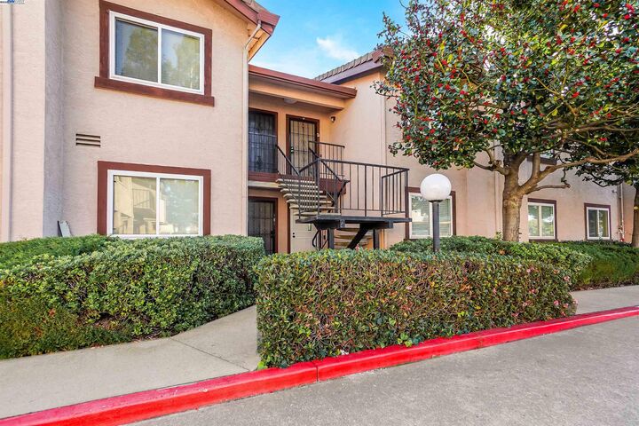 Property Photo:  920 Elgin St G  CA 94536 