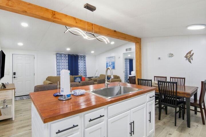 Property Photo: 6523 Sunrise Drive FL 32407