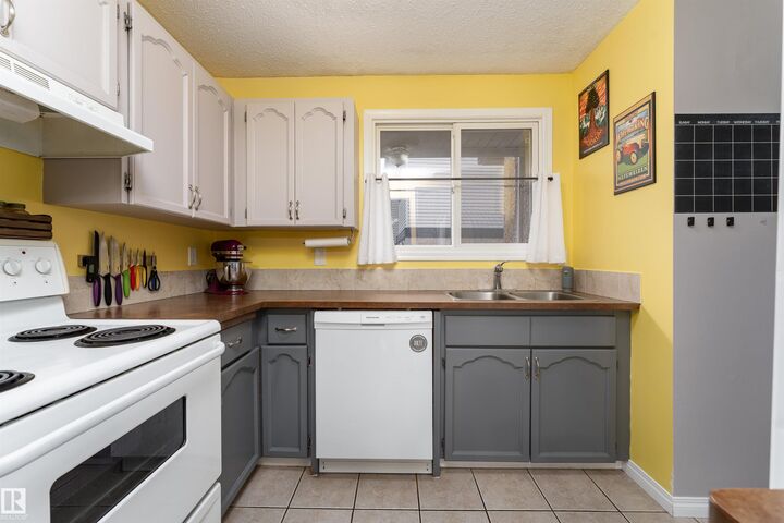 Property Photo: 3231 142 Avenue NW AB T5Y 1H9