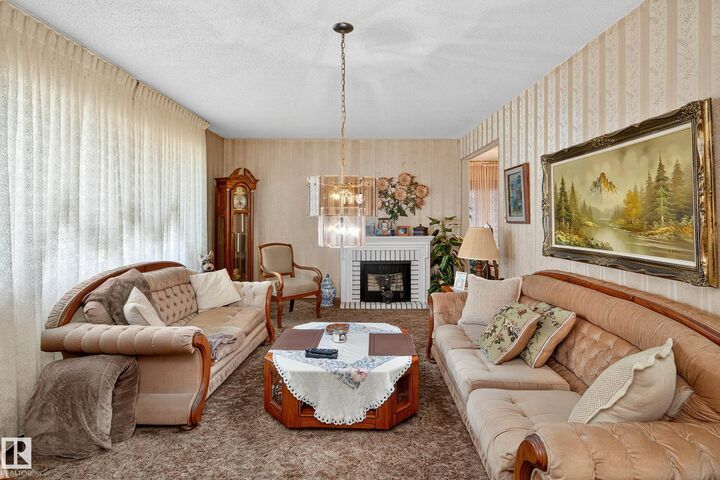 8404 171 Street NW  Edmonton AB T5T 0H3 photo