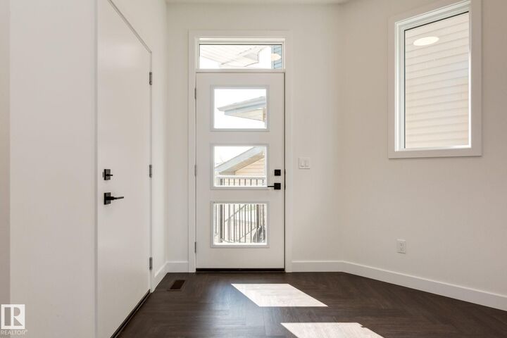 2128 Crossbill Lane NW  Edmonton AB T5S 0W3 photo